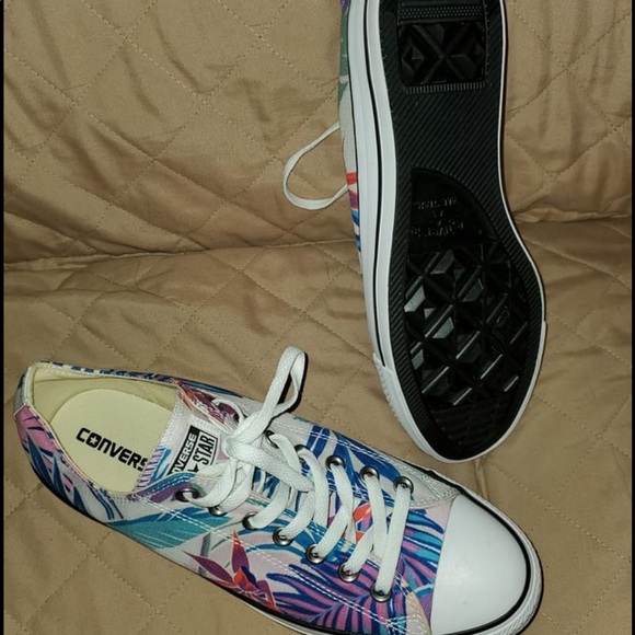 Shoes - NEW floral print converse!